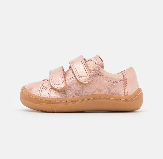 Leather sneaker shine